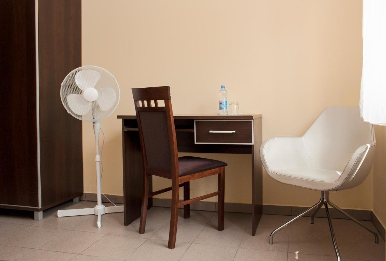 Da Massimiliano Aparthotel Wroclaw Ngoại thất bức ảnh