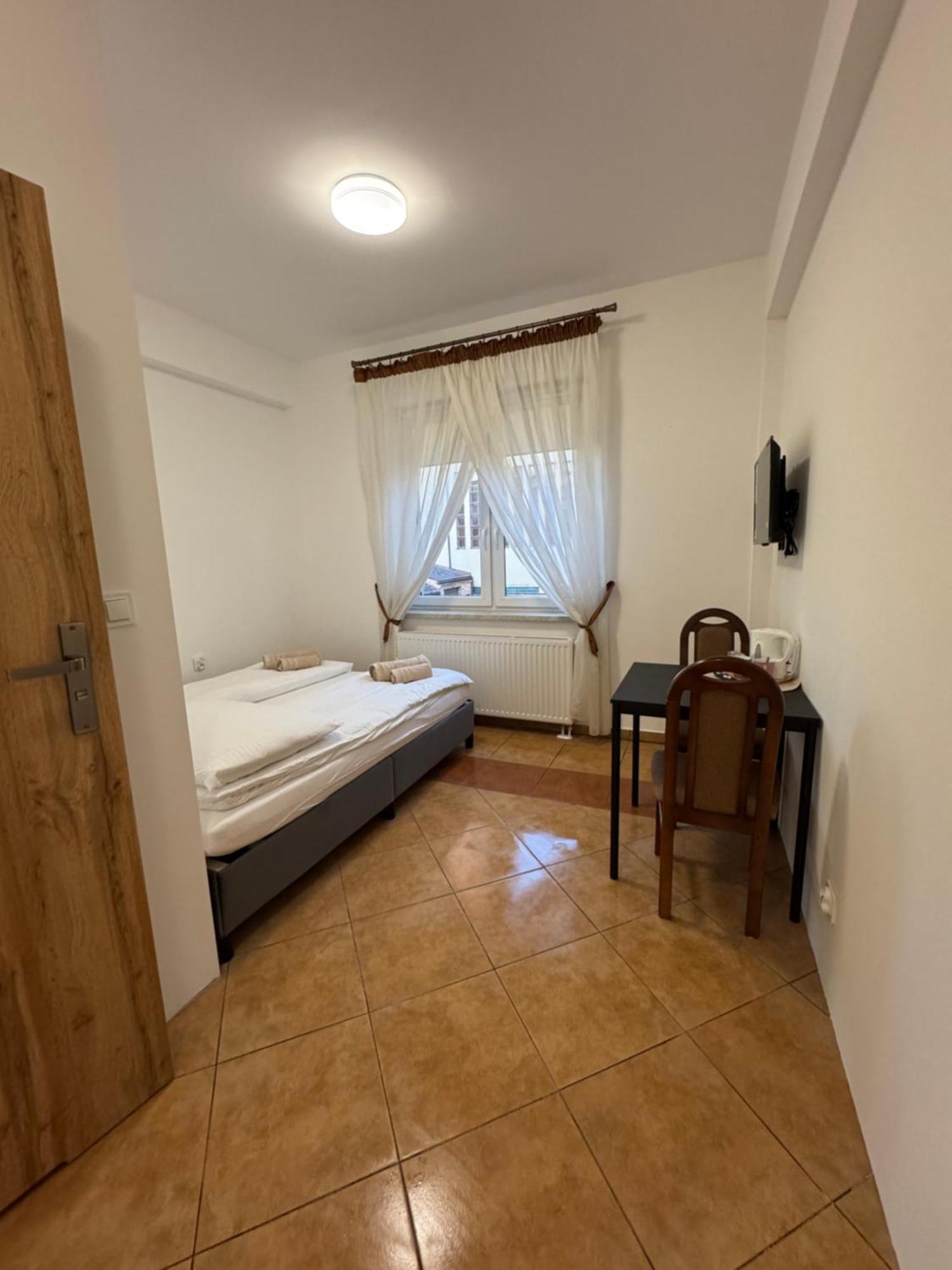 Da Massimiliano Aparthotel Wroclaw Ngoại thất bức ảnh
